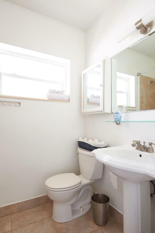 Clean Cosy Flat, Steps From The Beach Fort Lauderdale Exterior photo
